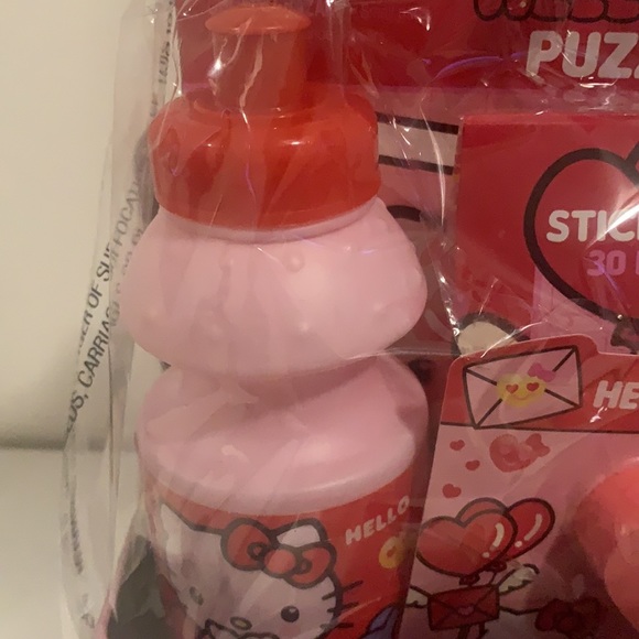 Hello Kitty Gift Set. Includes everything you see in the pictures. - Picture 6 of 7